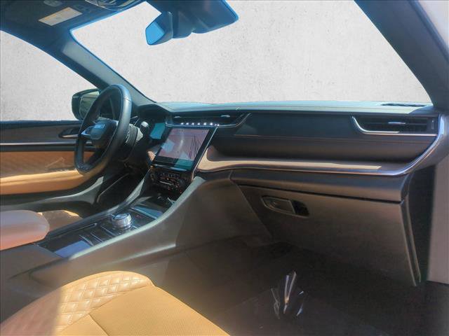 Used 2023 Jeep Grand Cherokee L Summit w/ Luxury Tech Group V image 24