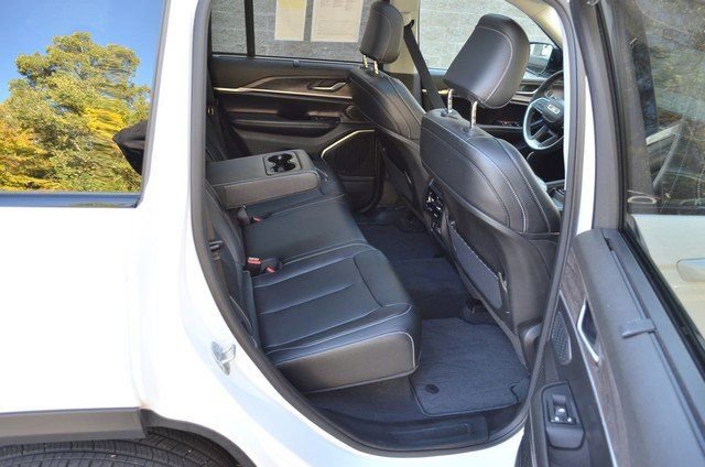 Used 2023 Jeep Grand Cherokee 4WD 4xe w/ Luxury Tech Group II image 38