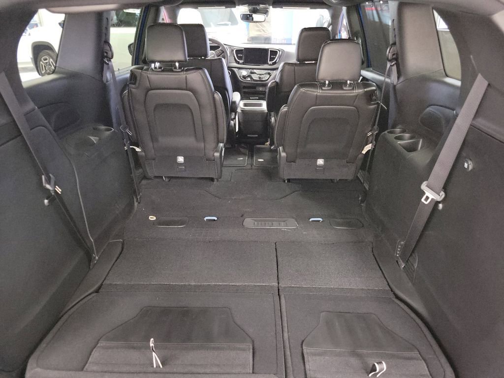 New 2026 Chrysler Pacifica Select w/ S Appearance Package image 9