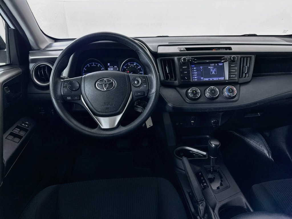 Used 2018 Toyota RAV4 LE FWD image 21