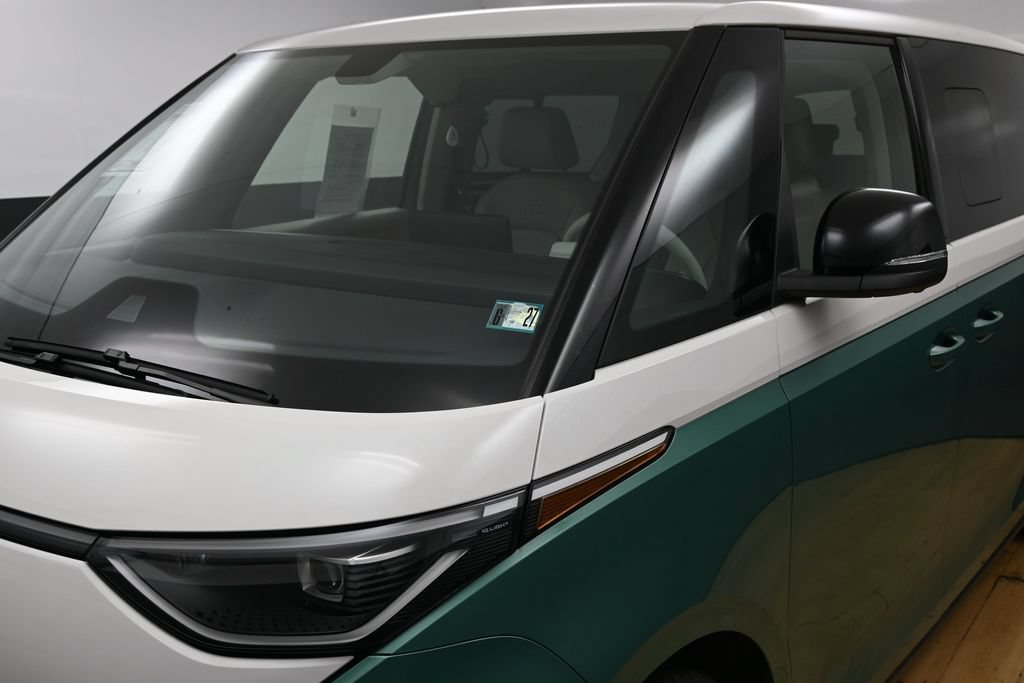 Used 2025 Volkswagen ID. Buzz 1st Edition AWD/4WD image 3