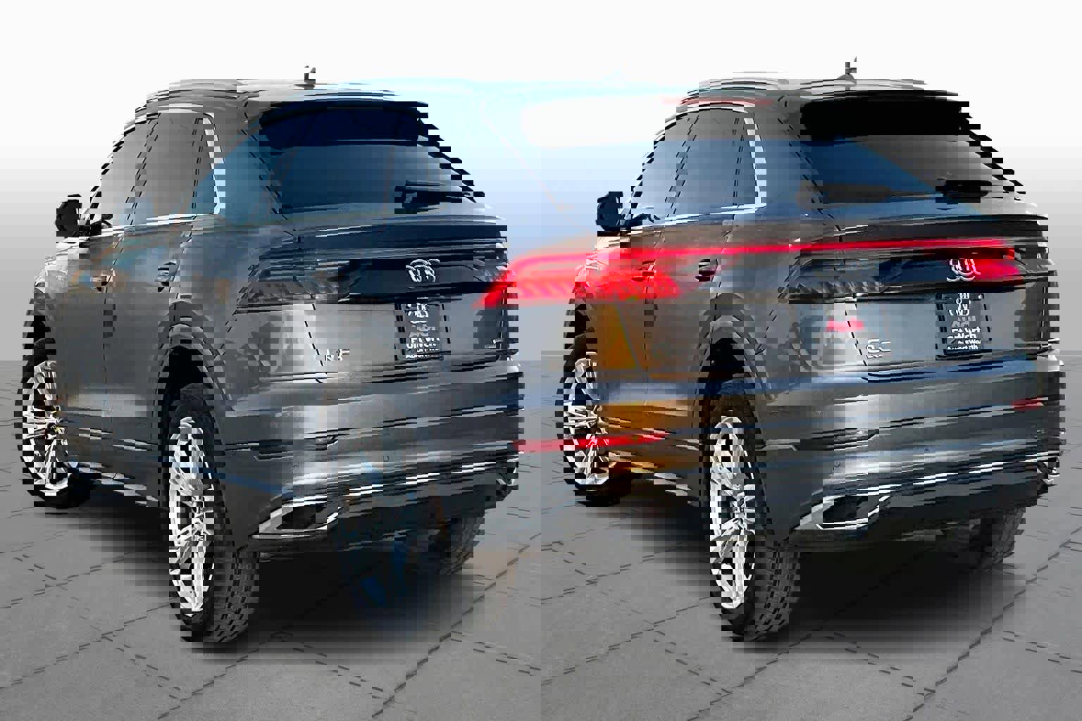 Used 2022 Audi Q8 Premium Plus image 12