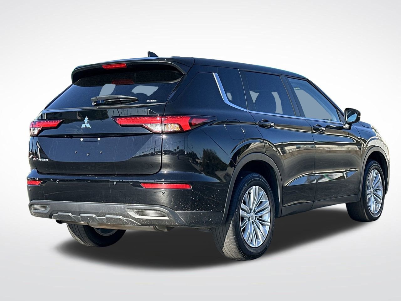 Used 2024 Mitsubishi Outlander ES image 30