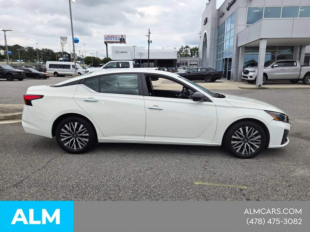 Used 2025 Nissan Altima 2.5 SV FWD image 13