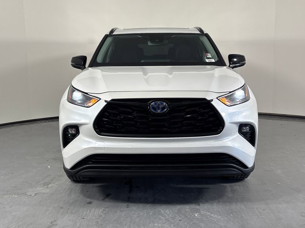 Certified 2024 Toyota Highlander XLE FWD image 2
