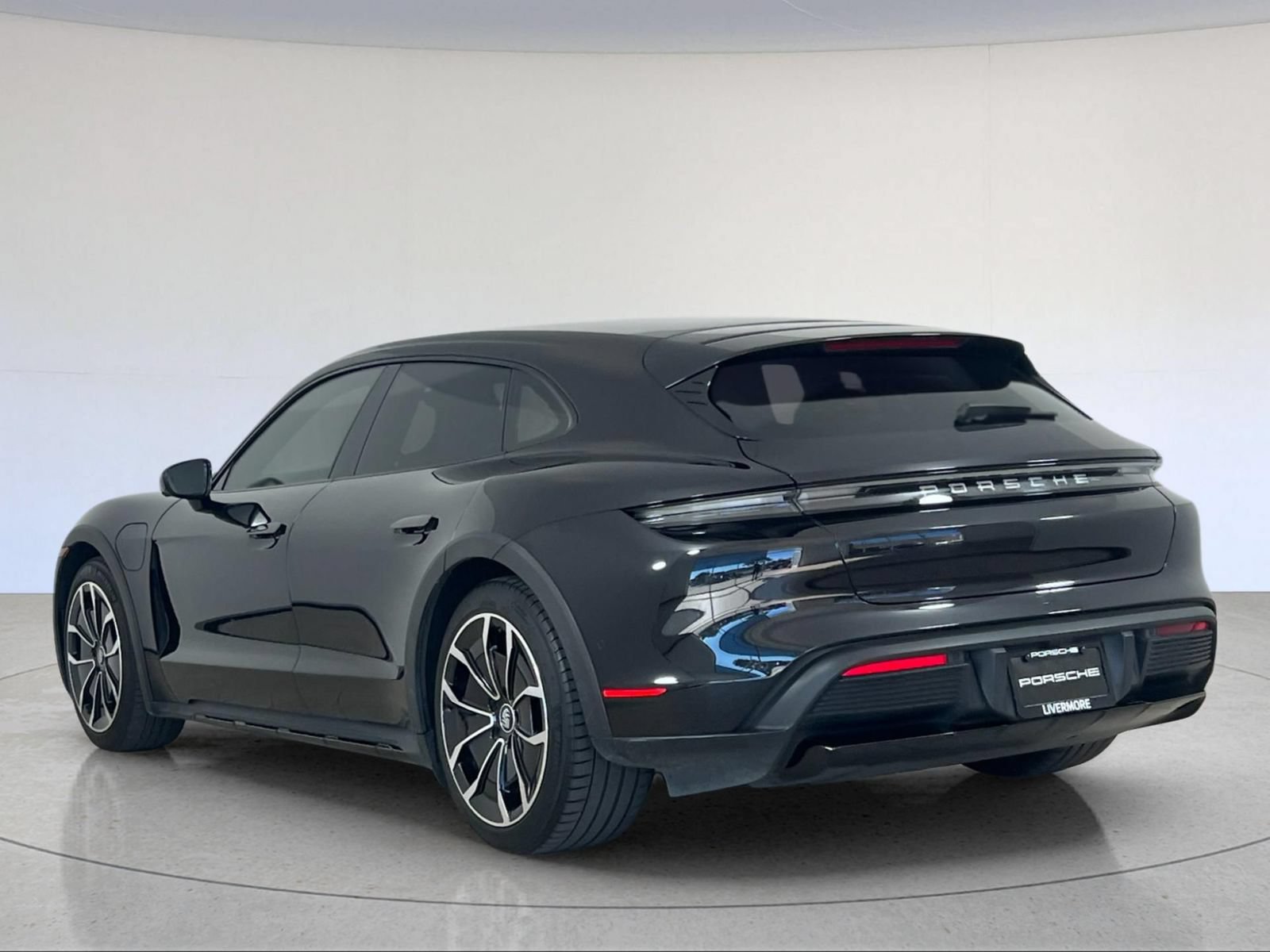 Used 2021 Porsche Taycan 4 Cross Turismo AWD/4WD image 3