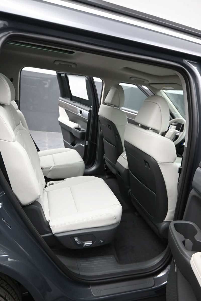 New 2027 Hyundai Santa Fe Limited AWD/4WD image 15