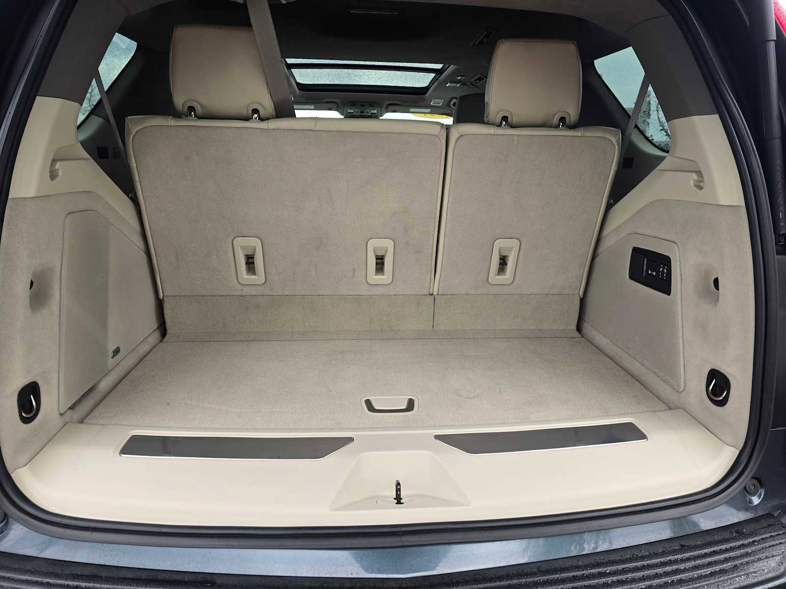 Used 2021 Cadillac Escalade Premium Luxury Platinum image 18