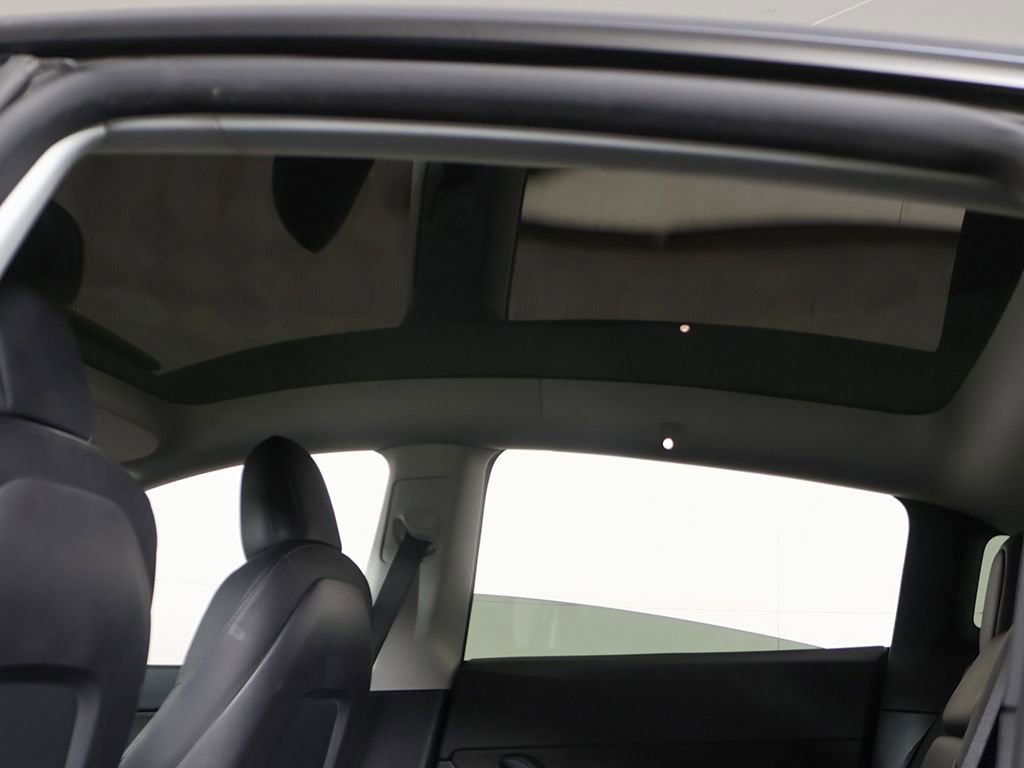 Used 2022 Tesla Model Y Long Range AWD/4WD image 18