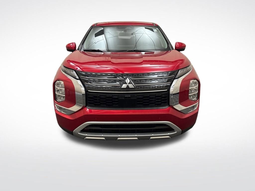 Used 2024 Mitsubishi Outlander SE image 2