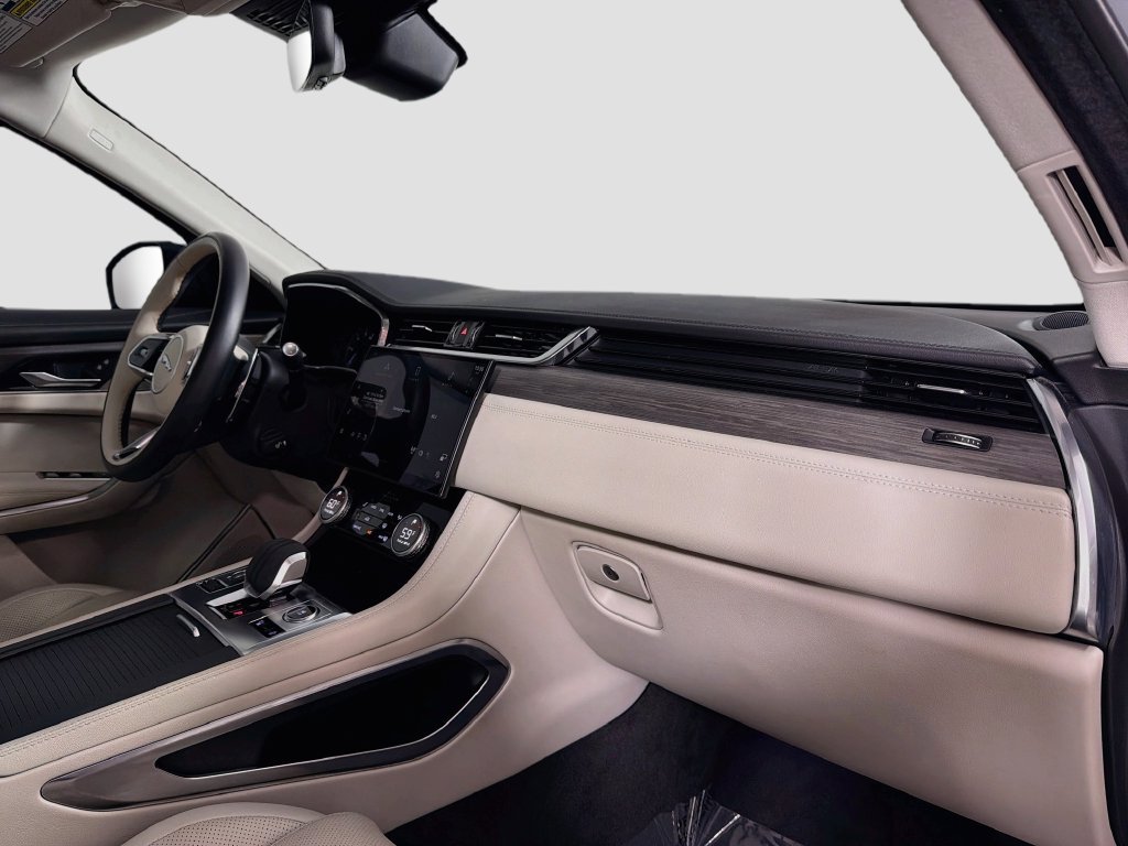Used 2023 Jaguar F-PACE S AWD/4WD image 31