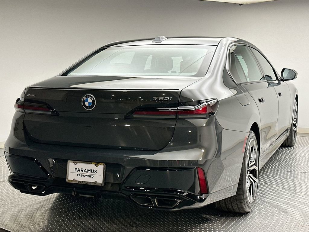 Used 2024 BMW 760i xDrive w/ Executive Package AWD/4WD image 13