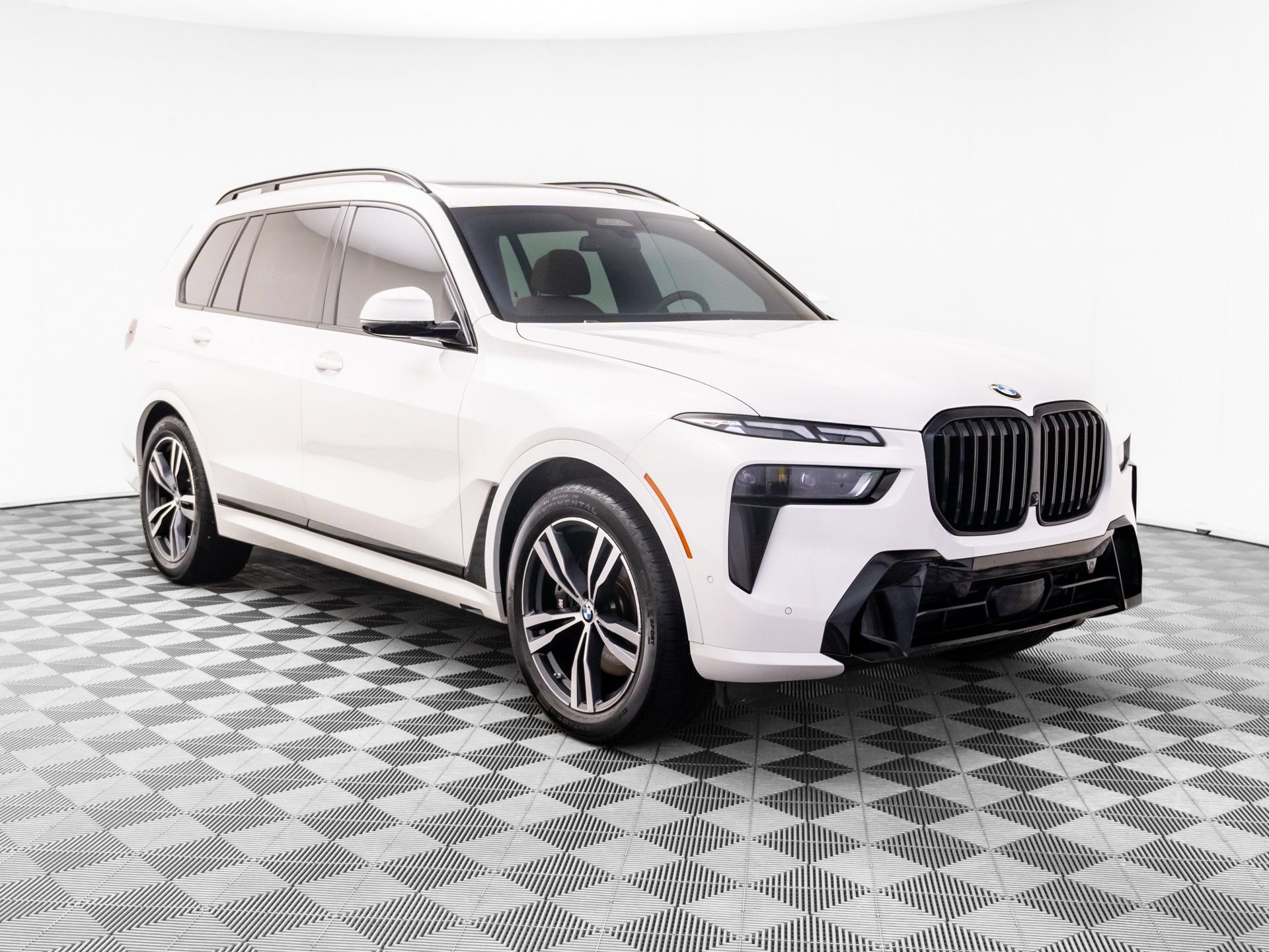 Certified 2024 BMW X7 xDrive40i w/ Executive Package AWD/4WD image 8