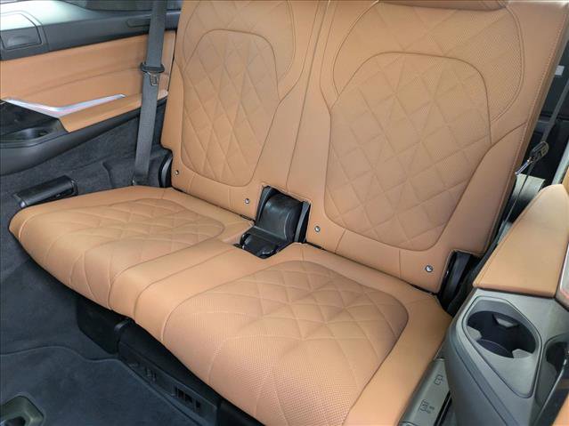 Used 2025 BMW X7 xDrive40i w/ Executive Package image 19