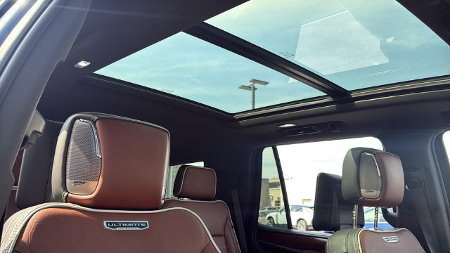Used 2023 GMC Yukon Denali Ultimate AWD/4WD image 17