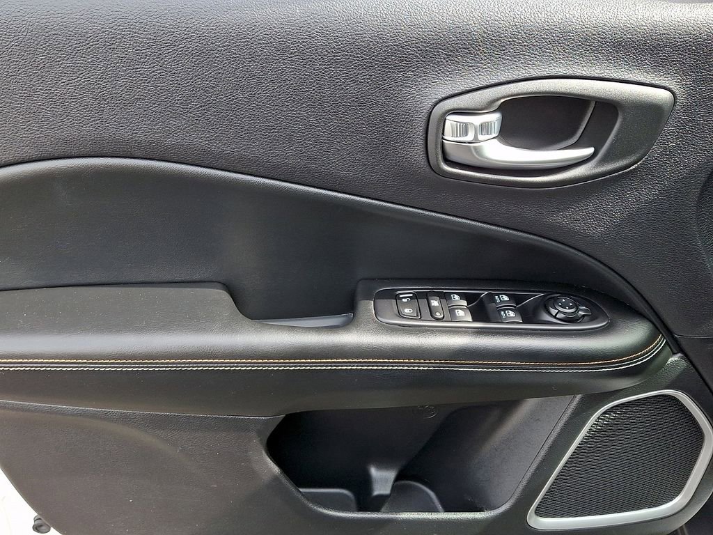 Used 2019 Jeep Compass Latitude w/ Cold Weather Group image 12