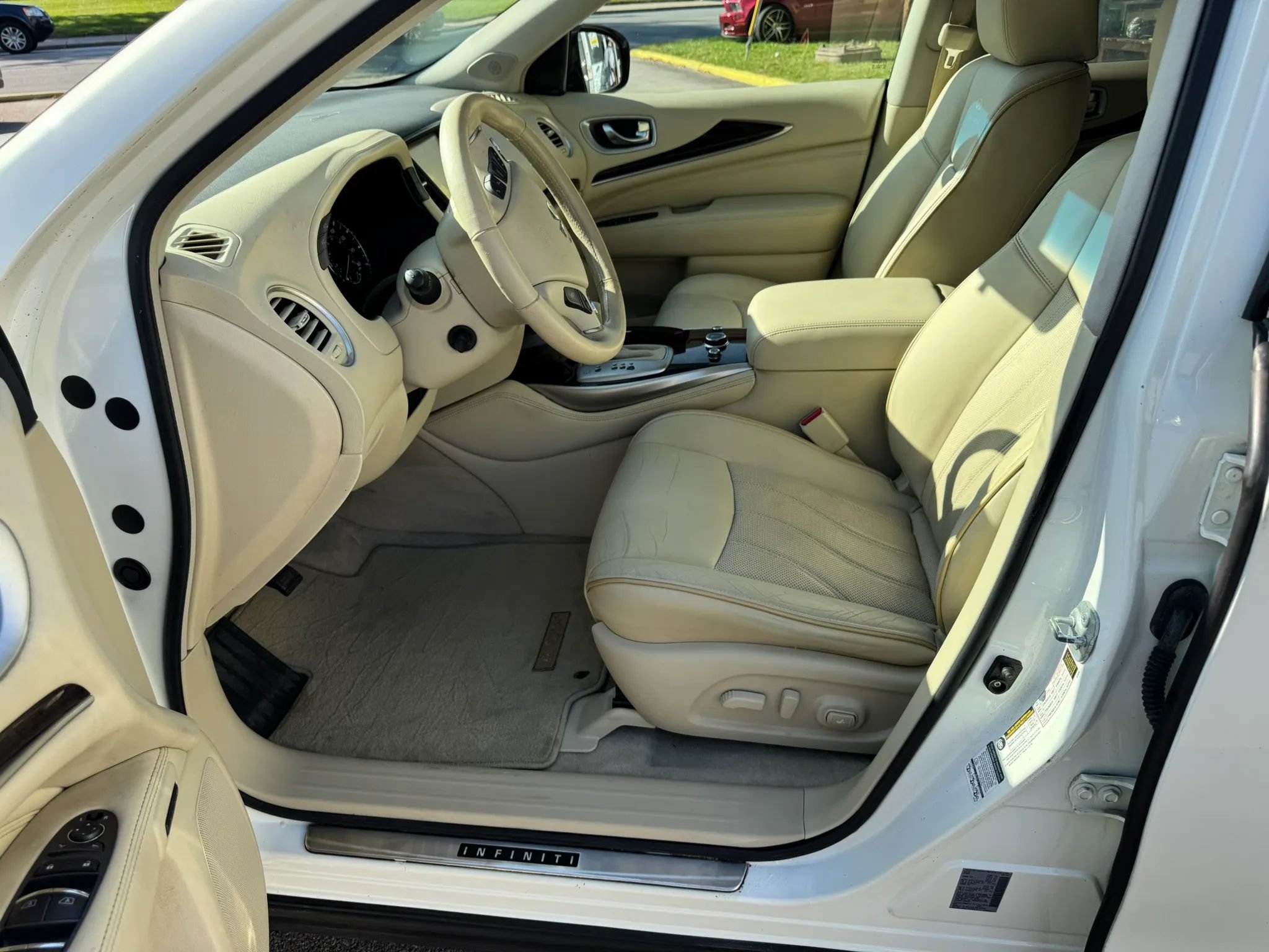 Used 2014 INFINITI QX60 Luxe w/ Premium Plus Package AWD/4WD image 15