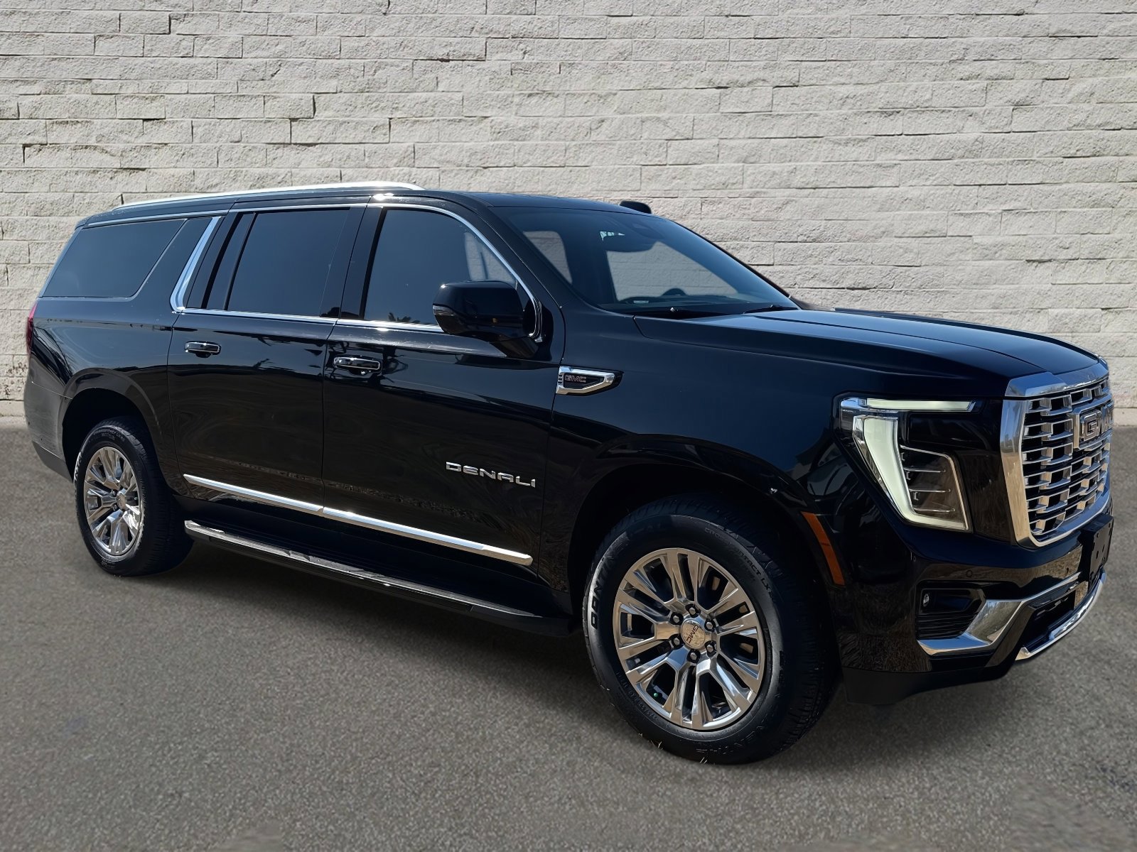 Used 2025 GMC Yukon XL Denali image 6