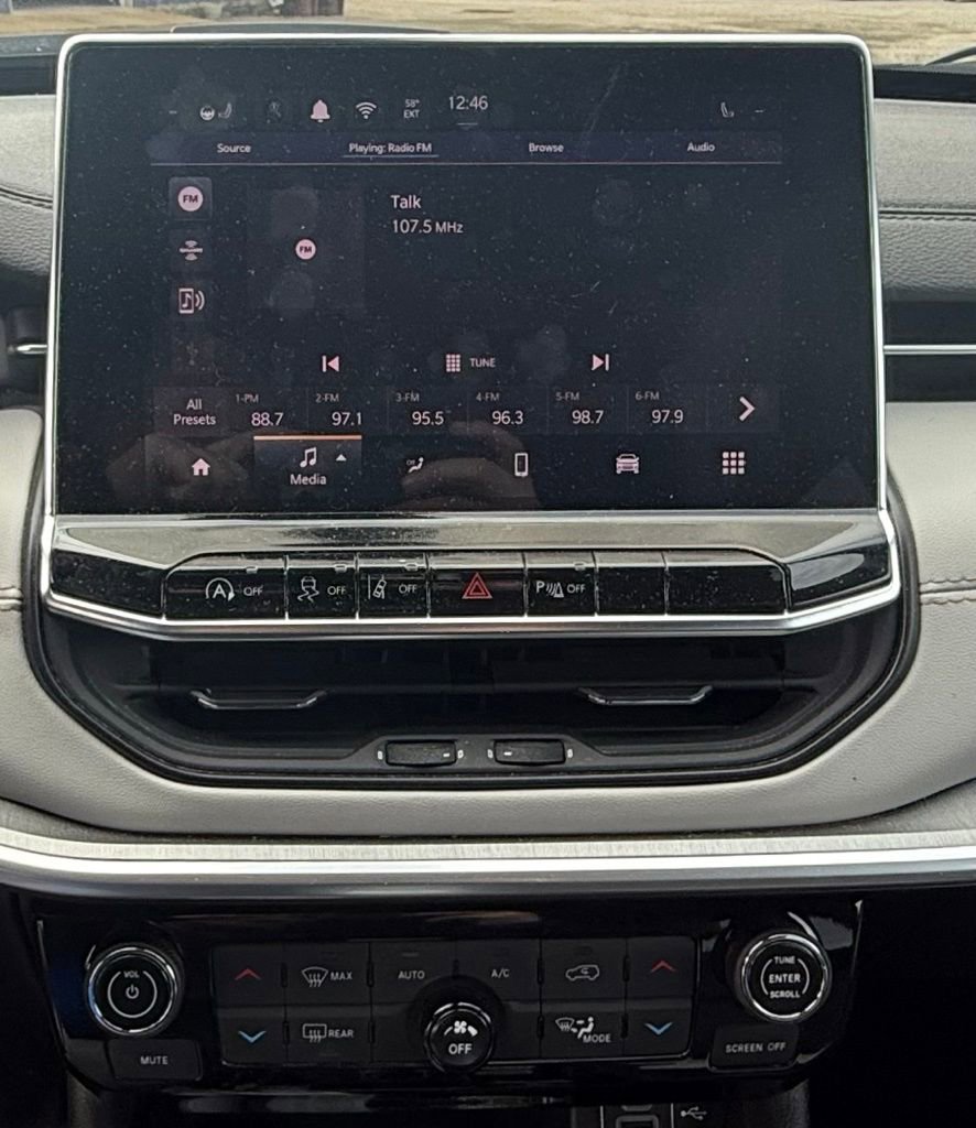 Used 2025 Jeep Compass Limited image 11