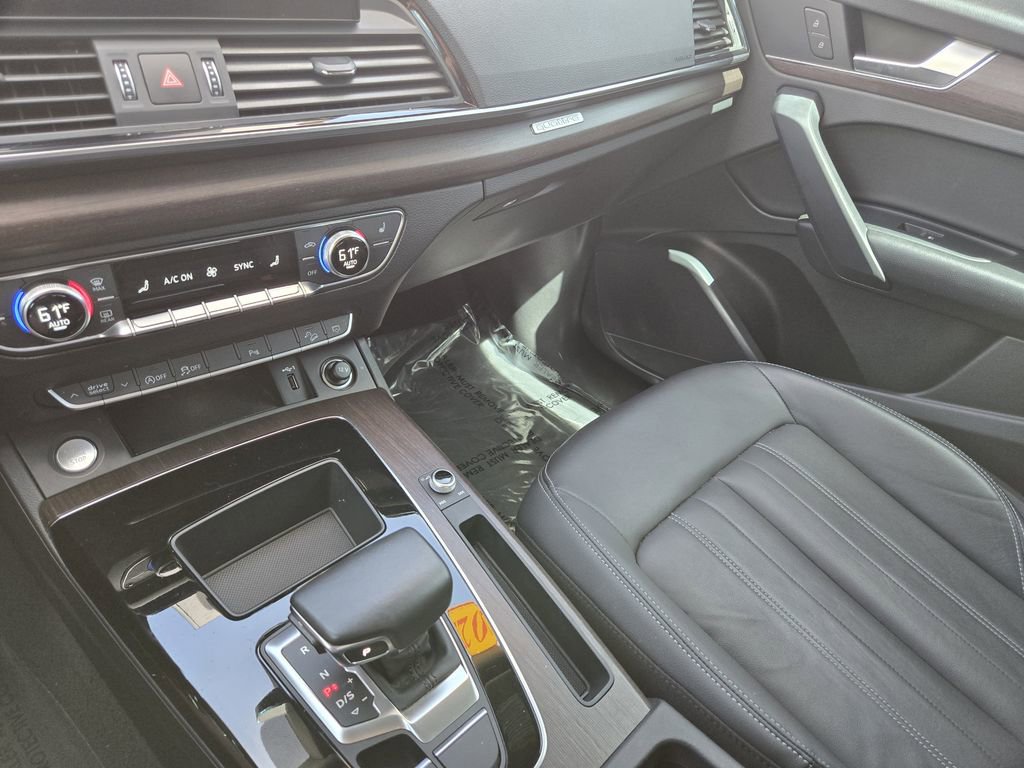 Used 2022 Audi Q5 2.0T Premium w/ Convenience Package AWD/4WD image 21