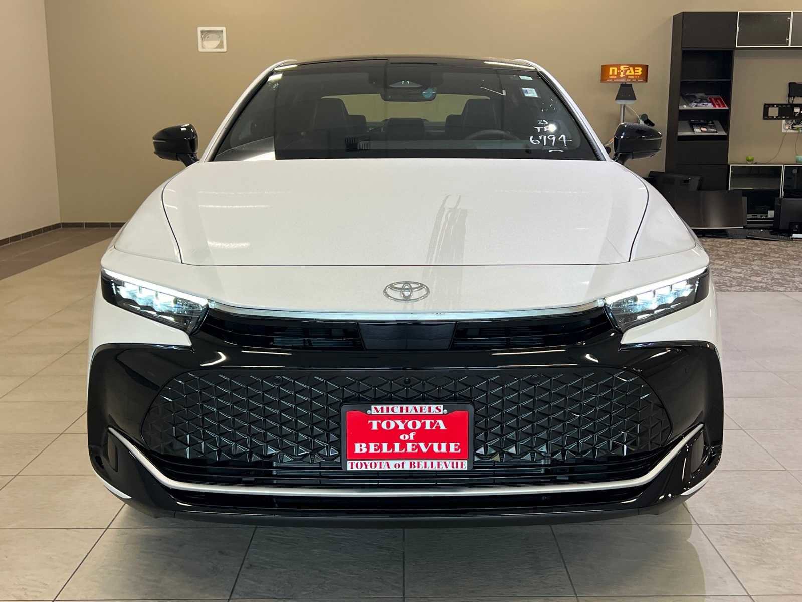 New 2026 Toyota Crown Platinum image 8