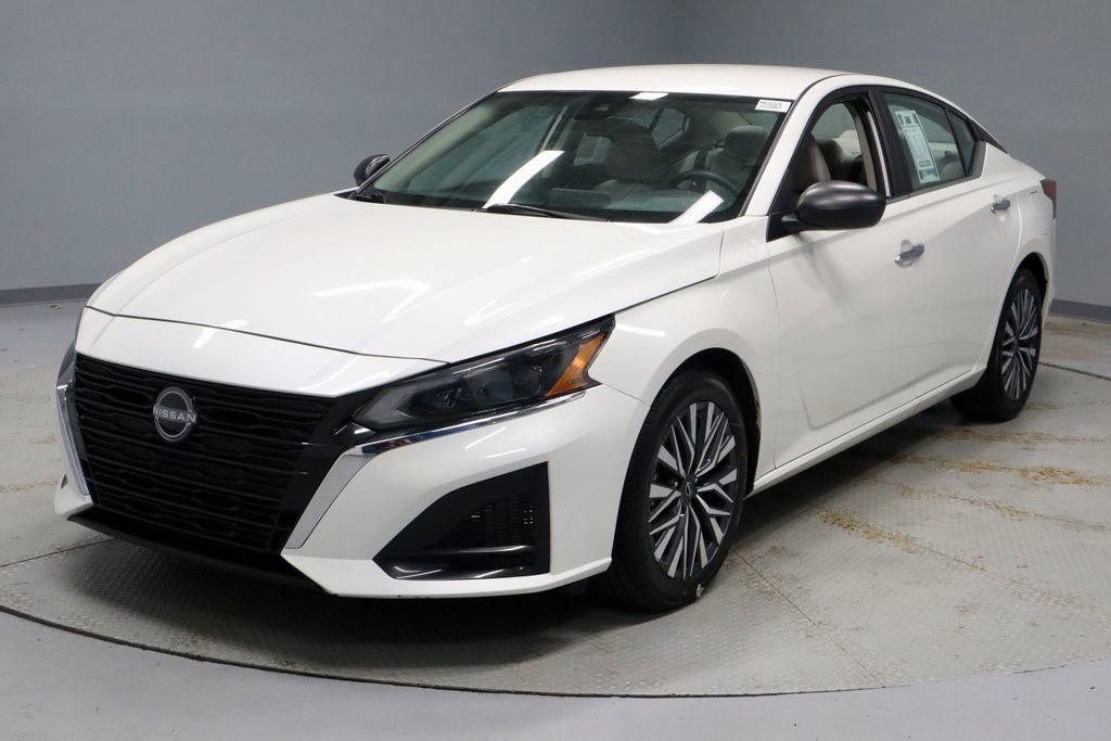 Certified 2025 Nissan Altima 2.5 SV image 6