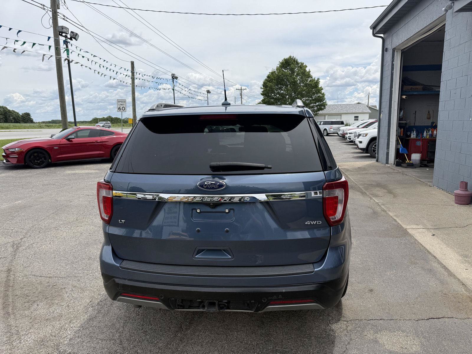 Used 2019 Ford Explorer XLT w/ Equipment Group 202A AWD/4WD image 6