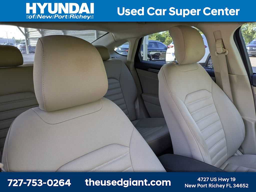 Used 2014 Ford Fusion SE FWD image 6