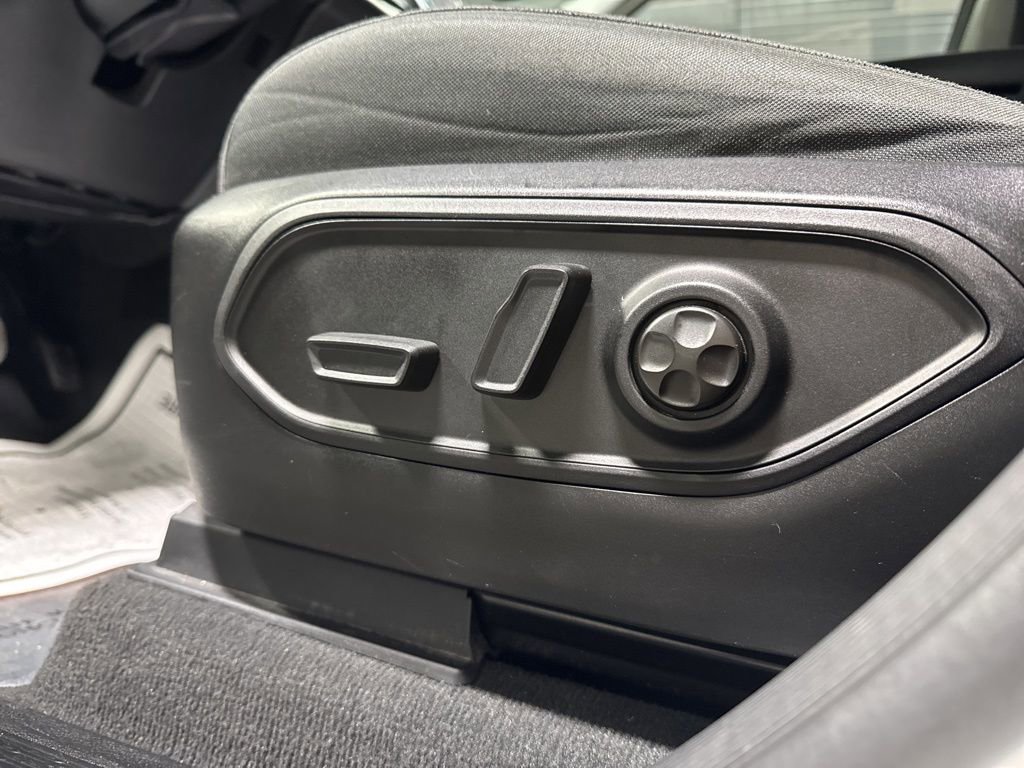 Used 2023 Jeep Grand Cherokee L Laredo w/ Luxury Tech Group I RWD image 18