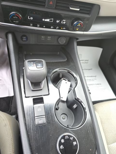 Used 2025 Nissan Rogue SV AWD/4WD image 17