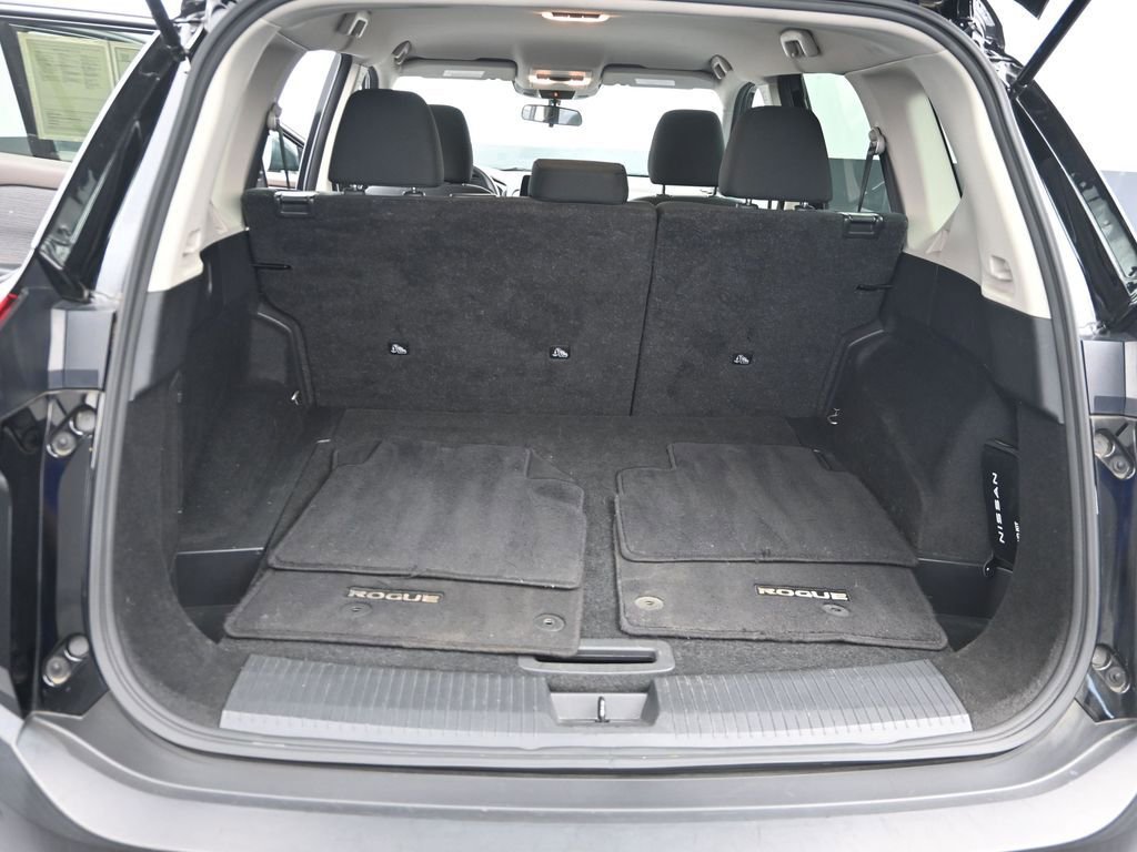Used 2023 Nissan Rogue S image 11