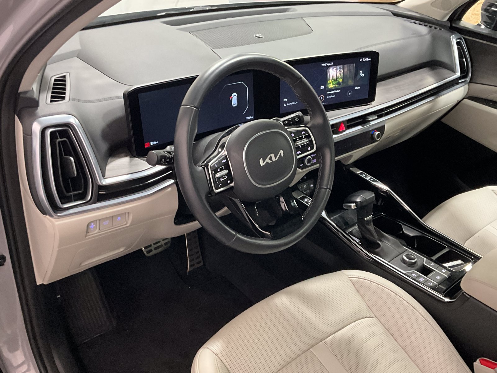Used 2025 Kia Sorento SX AWD/4WD image 14