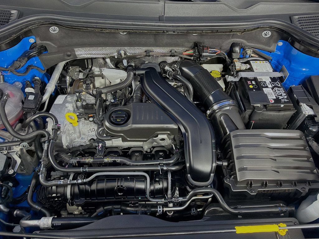 Certified 2025 Volkswagen Taos SEL AWD/4WD image 32