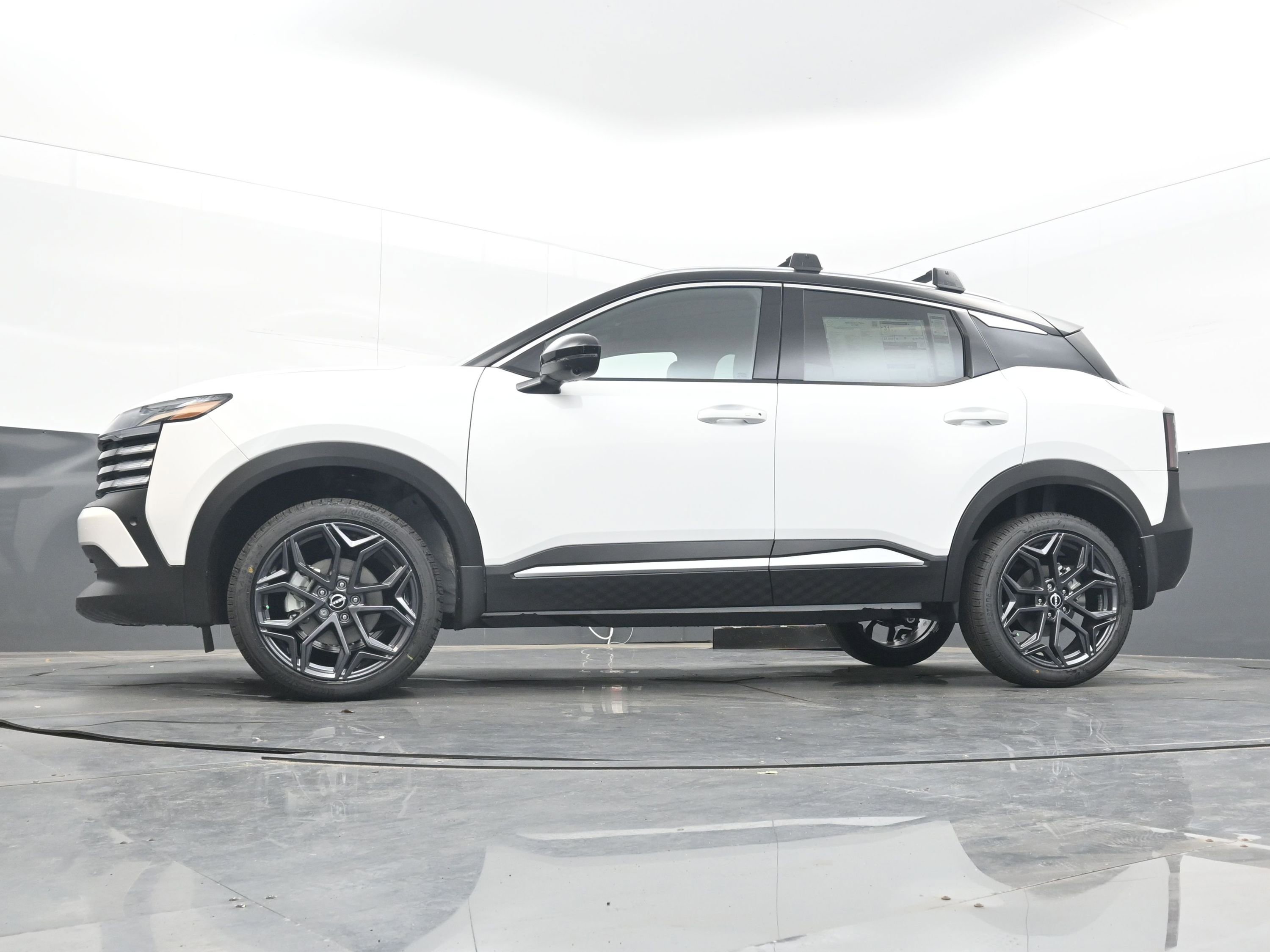 New 2026 Nissan Kicks SR image 25