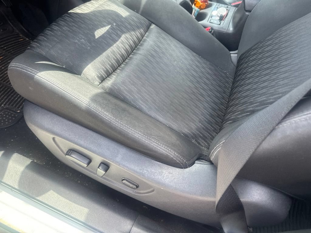 Used 2018 Nissan Rogue SV FWD image 13