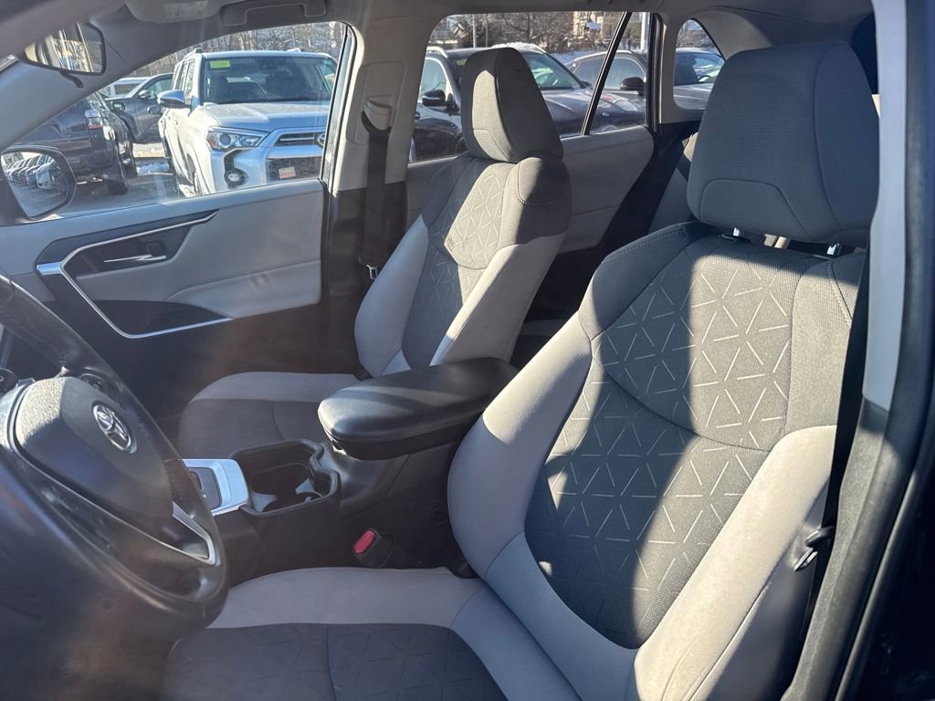 Used 2021 Toyota RAV4 XLE w/ Convenience Package image 16