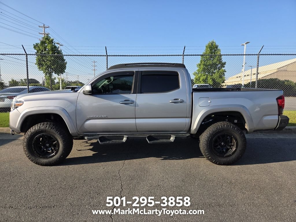 Used 2018 Toyota Tacoma SR5 AWD/4WD image 7