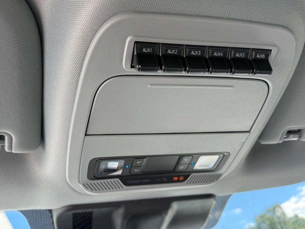 New 2026 Ford F550 4x4 Regular Cab Super Duty image 12