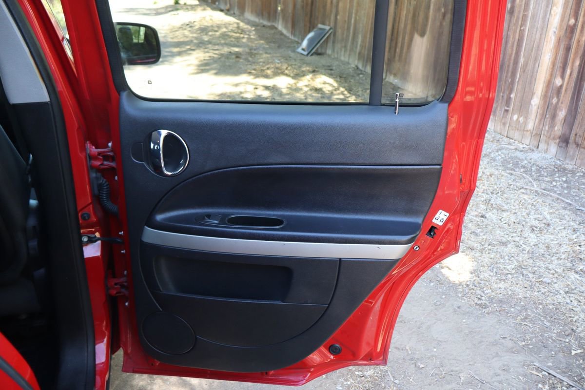 Used 2011 Chevrolet HHR LS image 25
