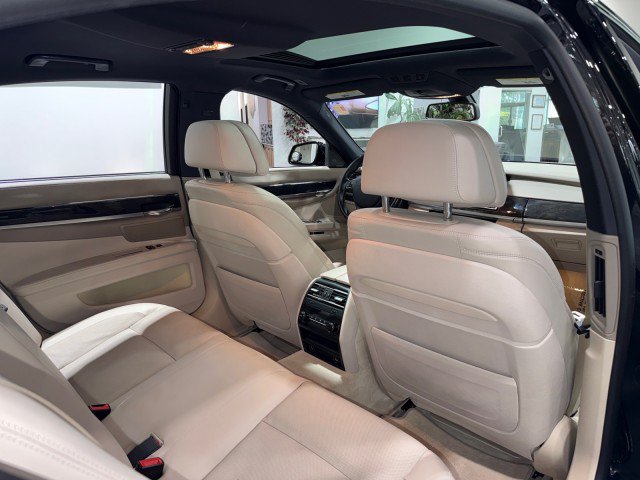 Used 2014 BMW 750i RWD image 62
