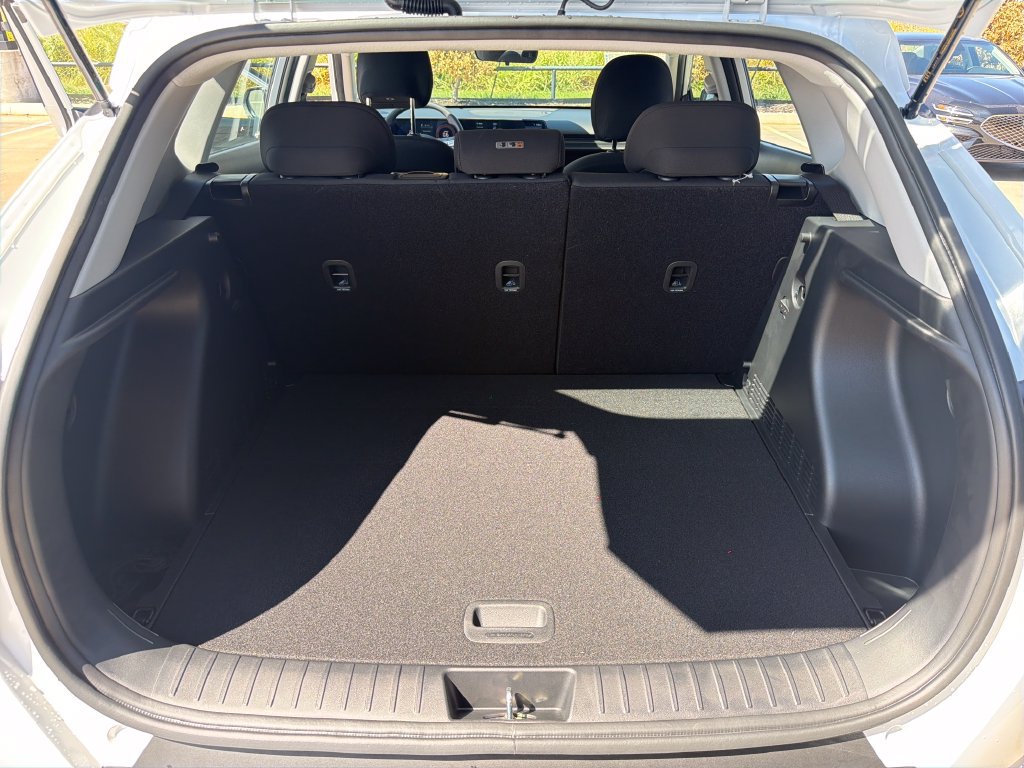 New 2027 Hyundai Kona SE FWD image 31