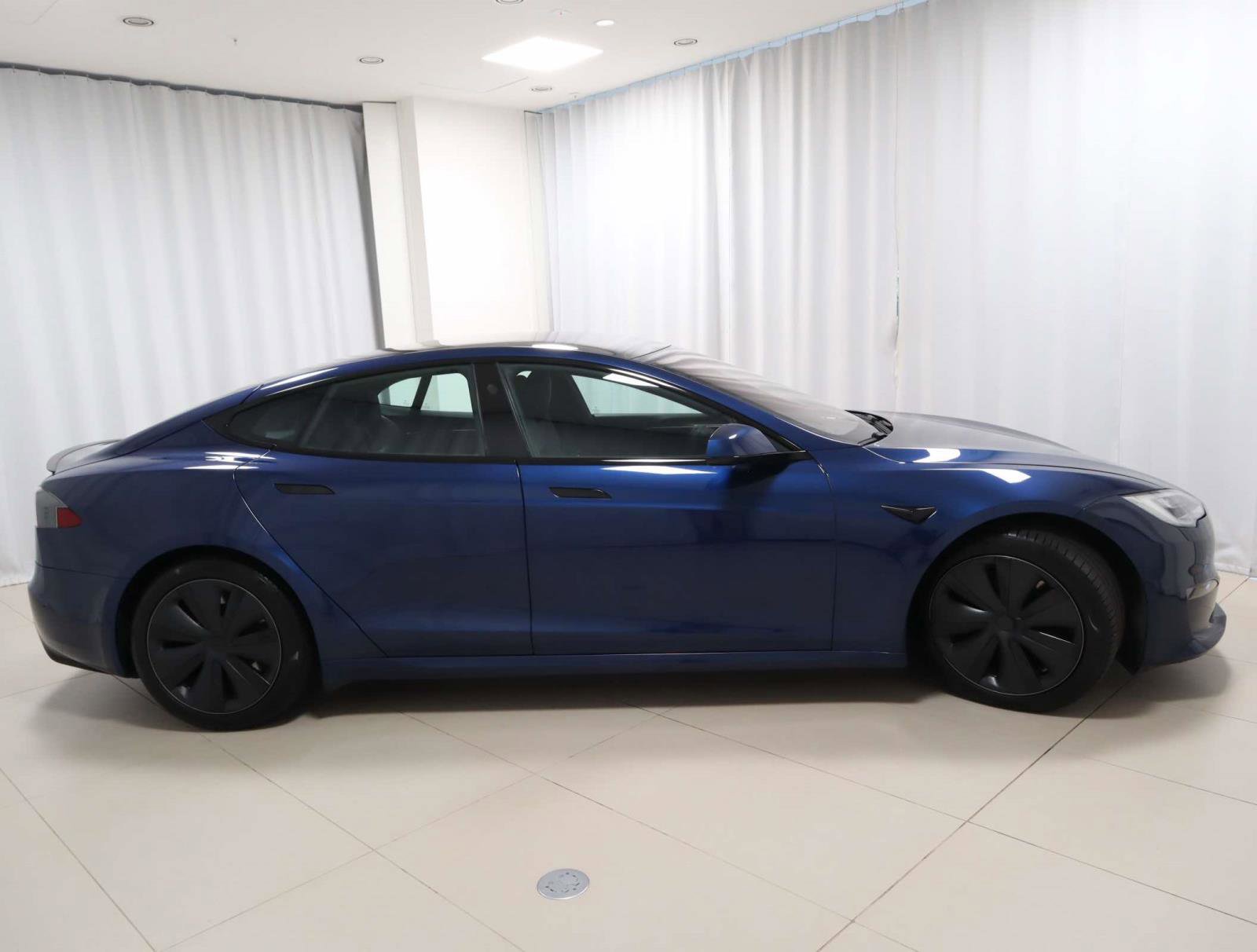 Used 2021 Tesla Model S Plaid image 7