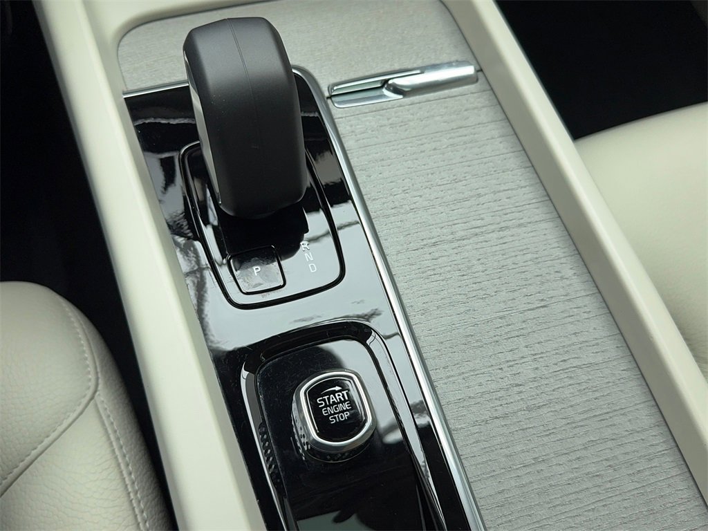 Used 2025 Volvo XC60 T8 Plus w/ Protection Package Premier image 32