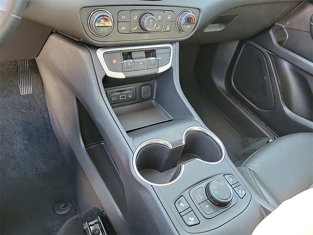 Used 2024 GMC Terrain SLT image 27