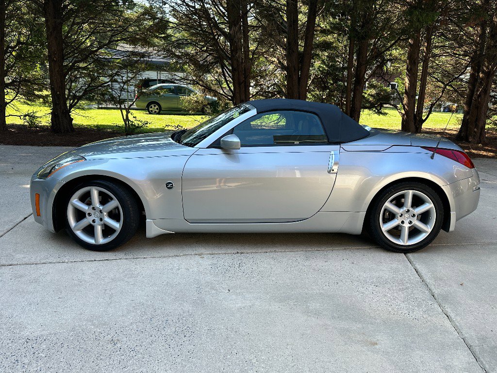 Used 2005 Nissan 350Z Touring image 4