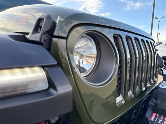 Used 2022 Jeep Gladiator Mojave w/ Trailer Tow Package AWD/4WD image 9