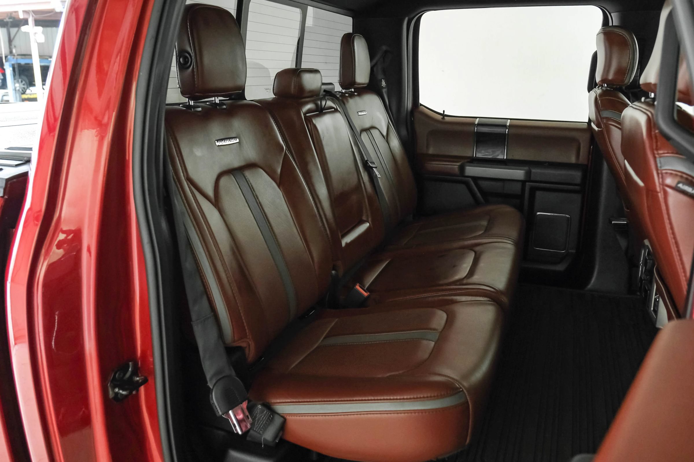 Used 2018 Ford F150 Platinum w/ Equipment Group 701A Luxury AWD/4WD image 28