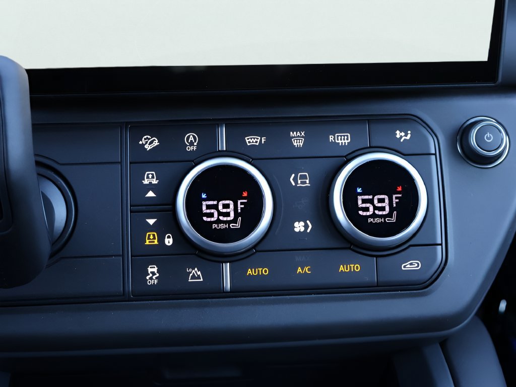 New 2026 Land Rover Defender 130 X-Dynamic SE AWD/4WD image 27