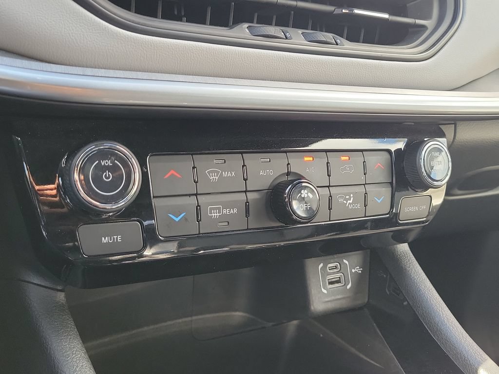 Used 2025 Jeep Compass Limited AWD/4WD image 17