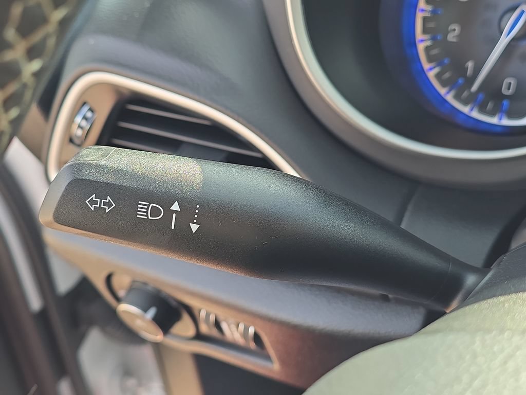 Used 2025 Chrysler Pacifica Select FWD image 16